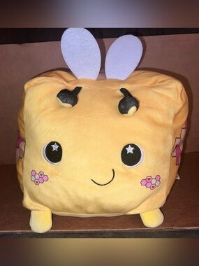MOOSH MOOSH SQUARED2 HEX THE BUMBLE BEE YELLOW PLUSH Cube stuffed animal pillow